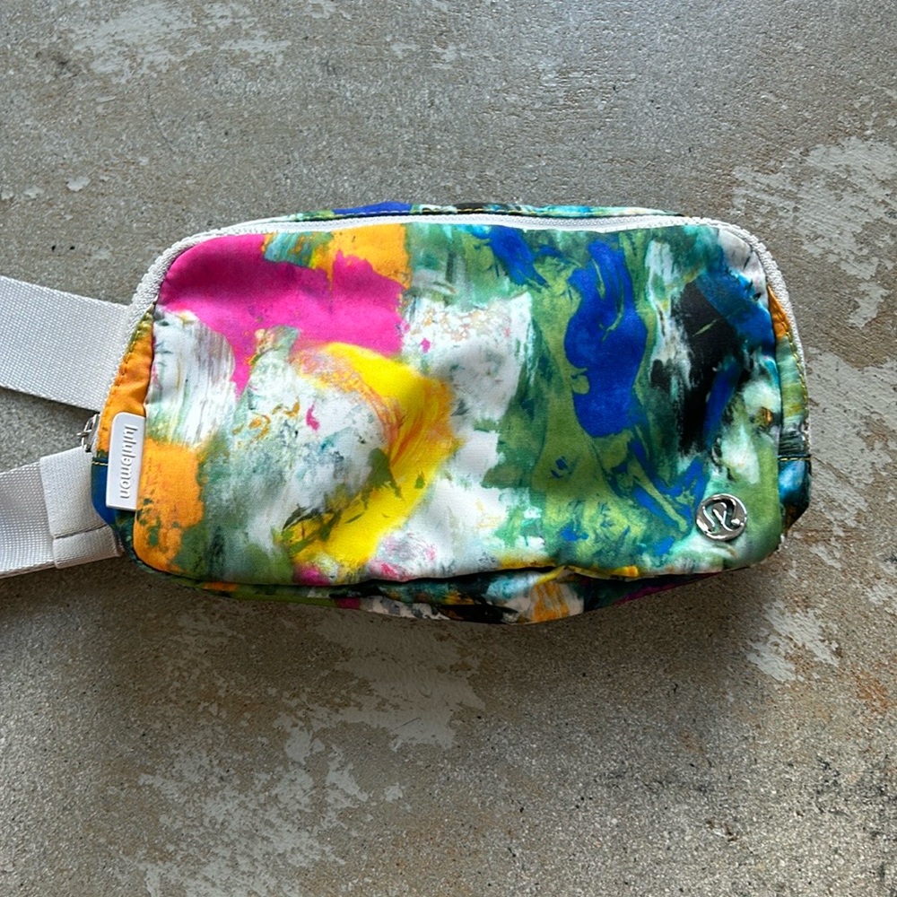 lululemon Extended Strap Everywhere Belt Bag - No Limits White Multi